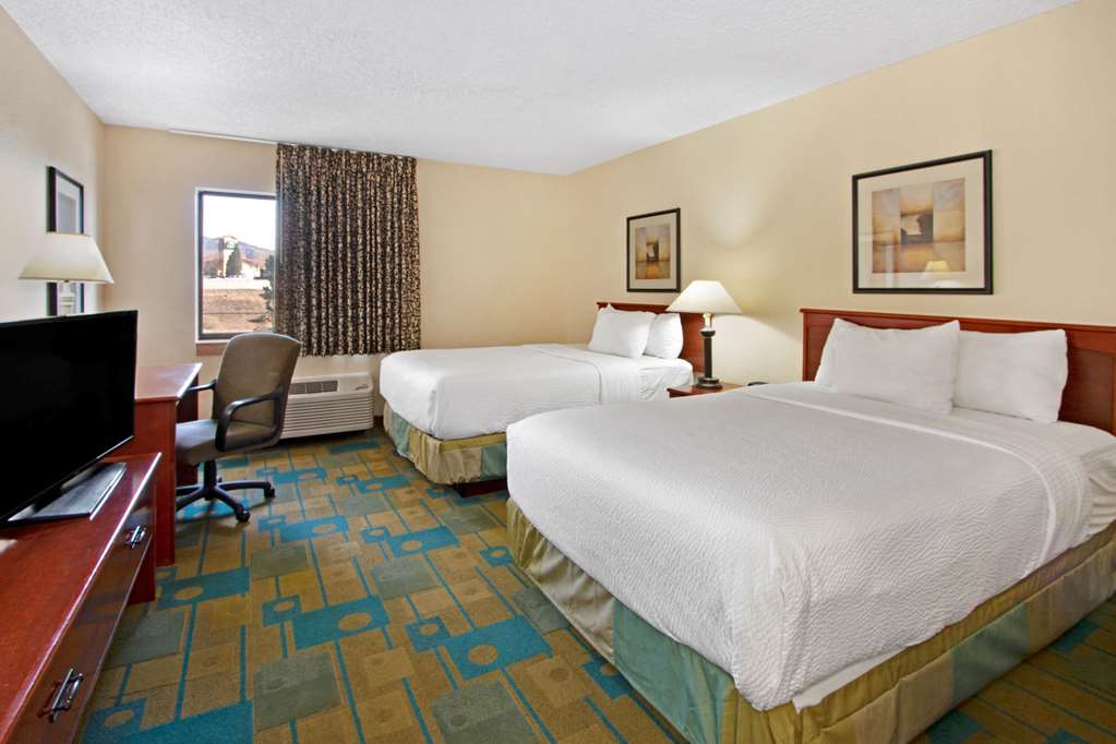 La Quinta Inn & Suites by Wyndham Albuquerque Journal Ctr NW - photo 17