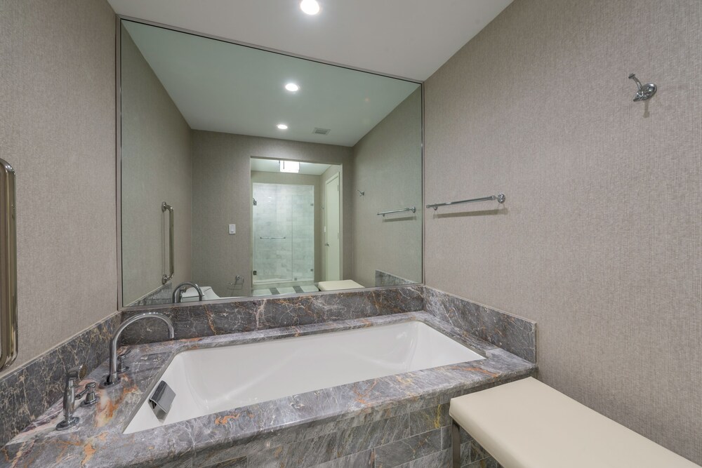 Private Residences at Conrad by LRMB - photo 27