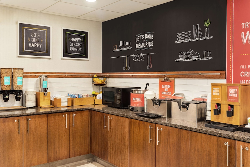 Hampton Inn Milwaukee Brookfield - photo 37