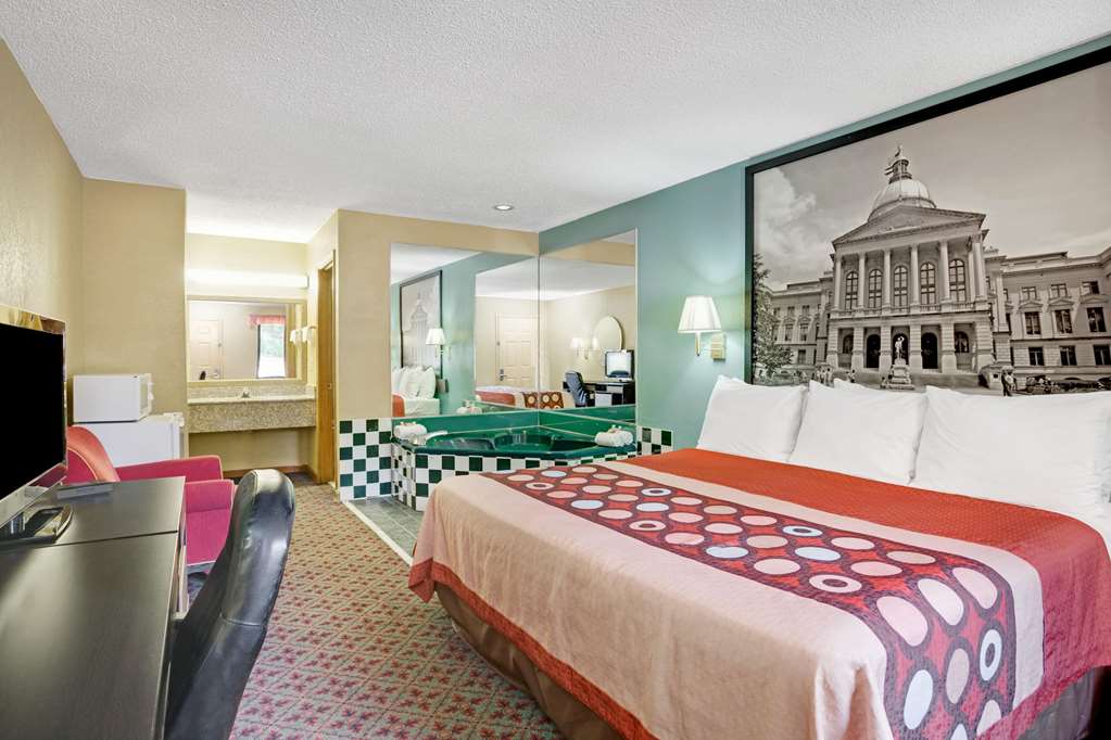 Super 8 by Wyndham Forest Park - photo 10