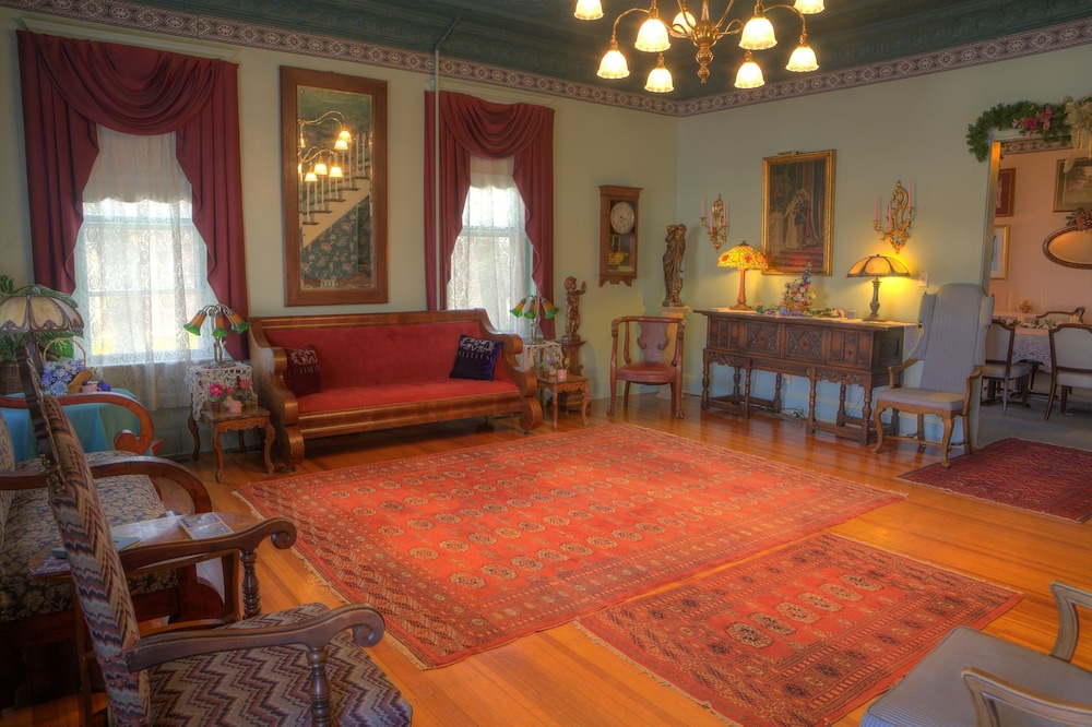 Inn of the Six Toed Cat - photo 34