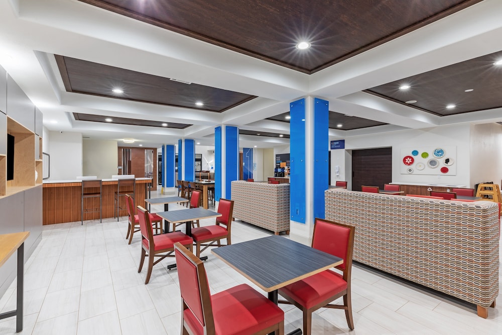 Holiday Inn Express Hotel & Suites Vidor South - photo 42