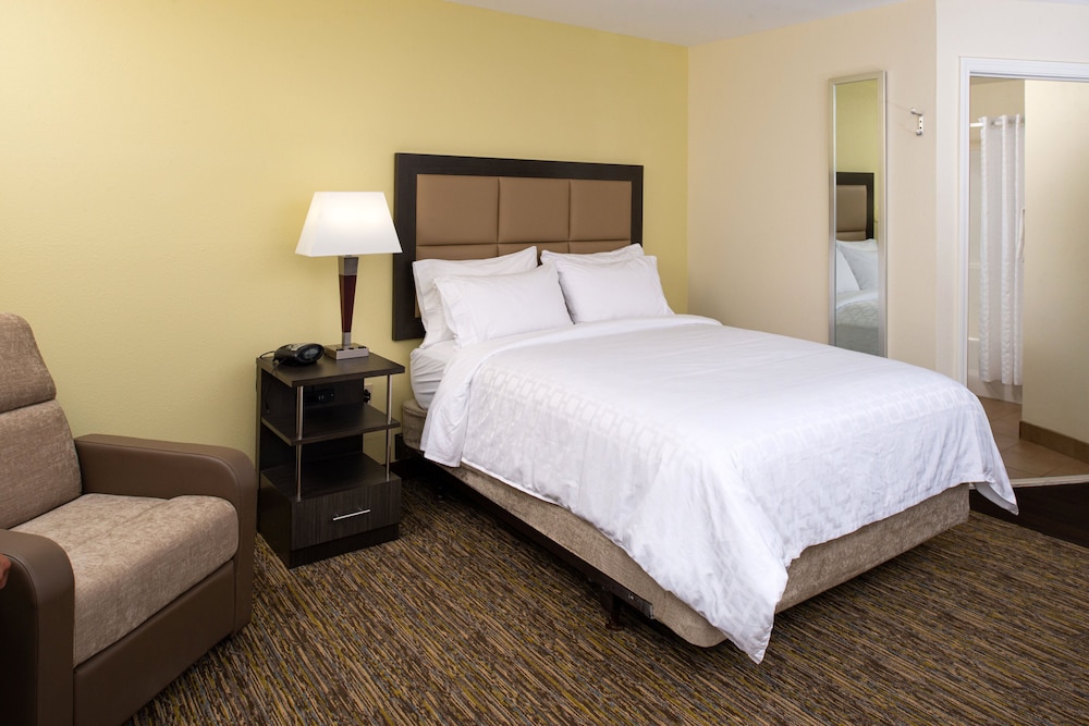Candlewood Suites Olathe by IHG - photo 10