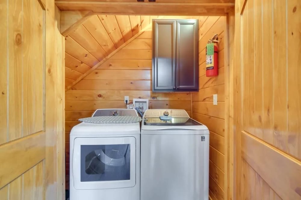 Sensational Views 4 Bedroom Cabin by Heavenly Views Resort - photo 36