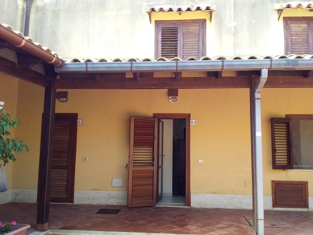 DURING HOME Apartment in a farmhouse — 4-Star Luxury Hotel in Castelvetrano, Italy