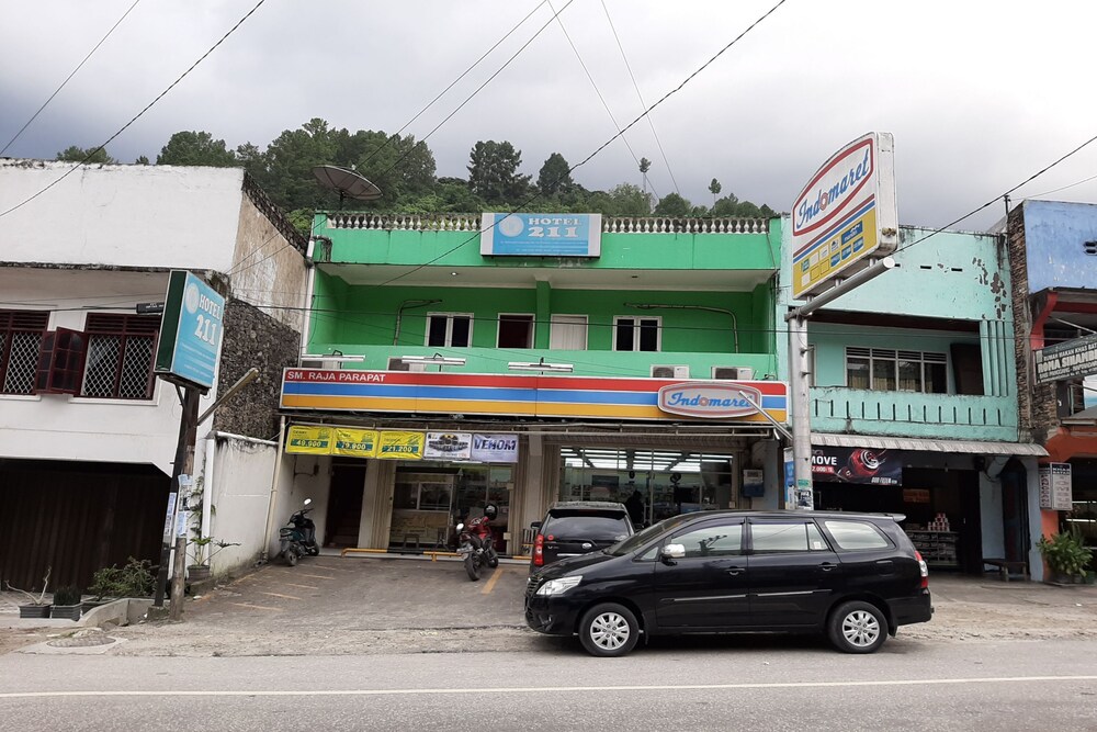 Hotel 211 by OYO Rooms in Parapat, Indonesia