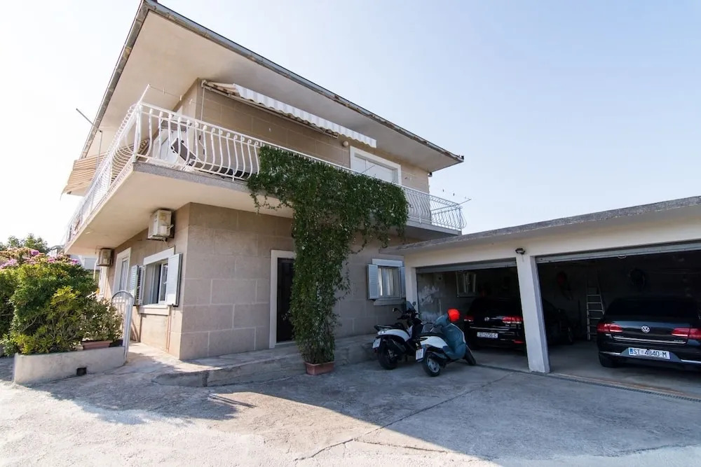 Ivica Garden Terrace A2 - last minute hotel in Split