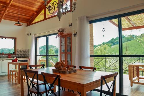 De cara com as montanhas e a 2 km do charmoso centrinho - last minute hotel in Unknown City