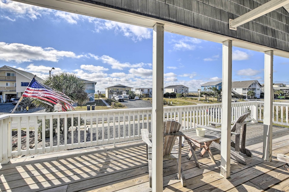 Holden Beach Family Abode Steps to Ocean — hotel in Shallotte