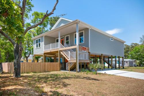 Pawsitively Paradise by Oak Island Accommodations - photo 35