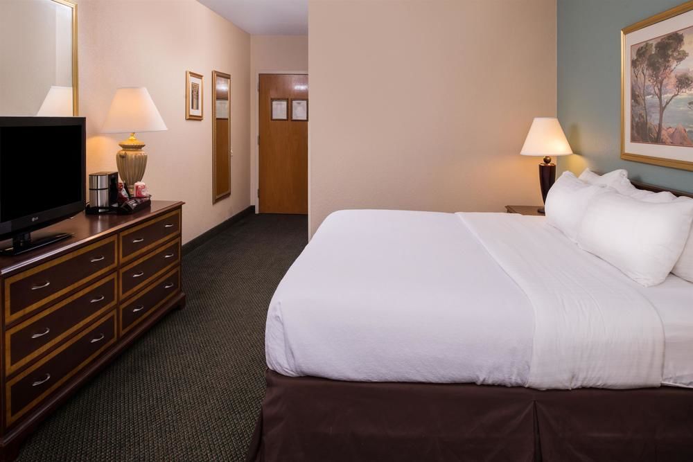 Ramada Plaza Rochester Airport - photo 81