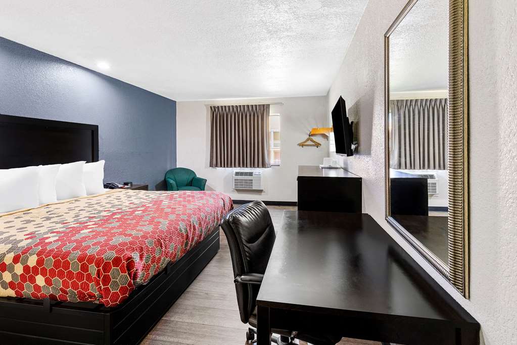 Econo Lodge Akron Copley Northwest - photo 16