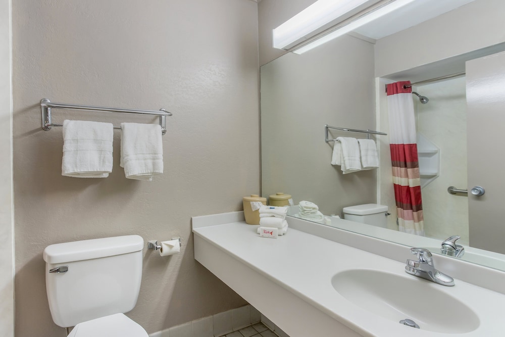 Red Roof Inn Meridian - photo 24