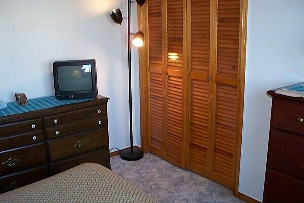 Aquarius Arms Motel - photo 25