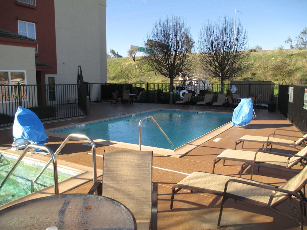 Best Western Plus Delta Inn & Suites - photo 18