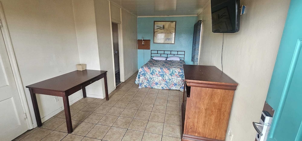 Gulfway Motel By OYO Near Airport I 37 - photo 5