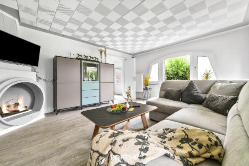 Ferienwohnung Hausboot an der Lagune Unterdeck Büsum — 4-Star Luxury Hotel in Busum, Germany
