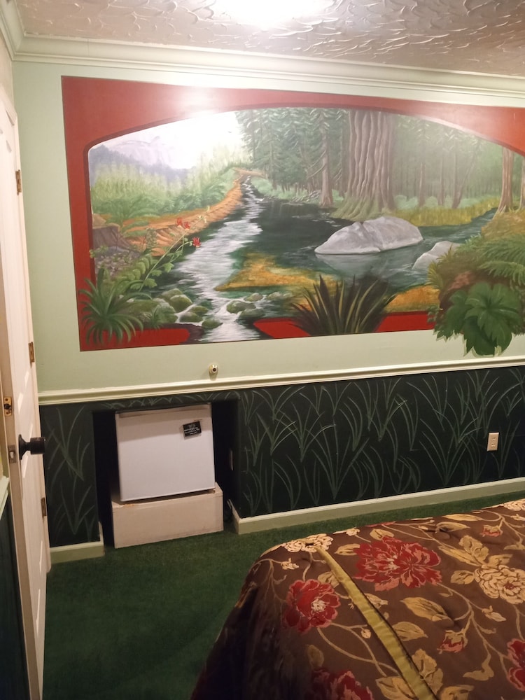 All Season's Groveland Inn - photo 10