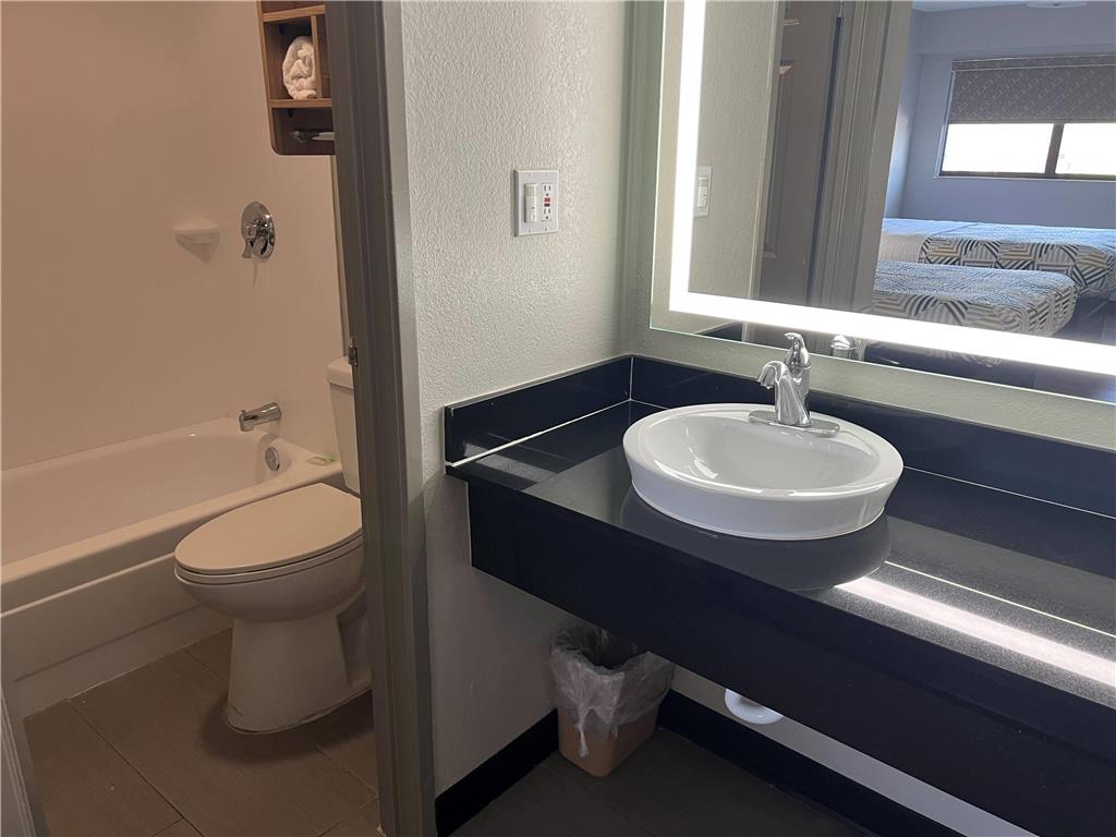 Days Inn by Wyndham Kansas City Northeast - photo 18