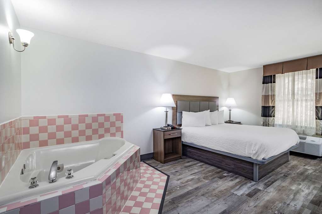 Ramada by Wyndham Hendersonville - photo 14