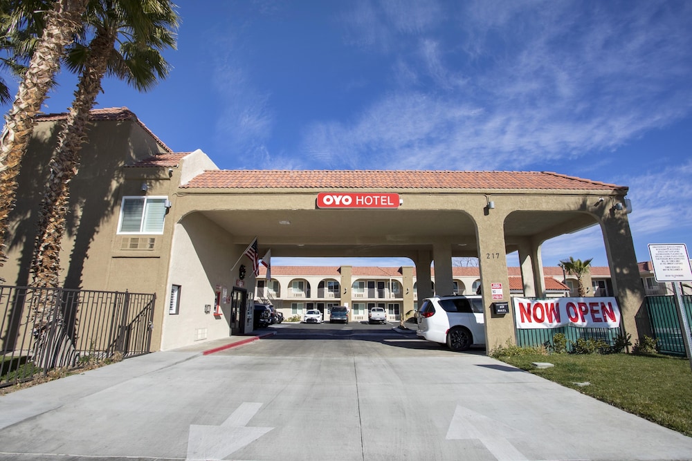 OYO Hotel Palmdale Antelope Valley - photo 36