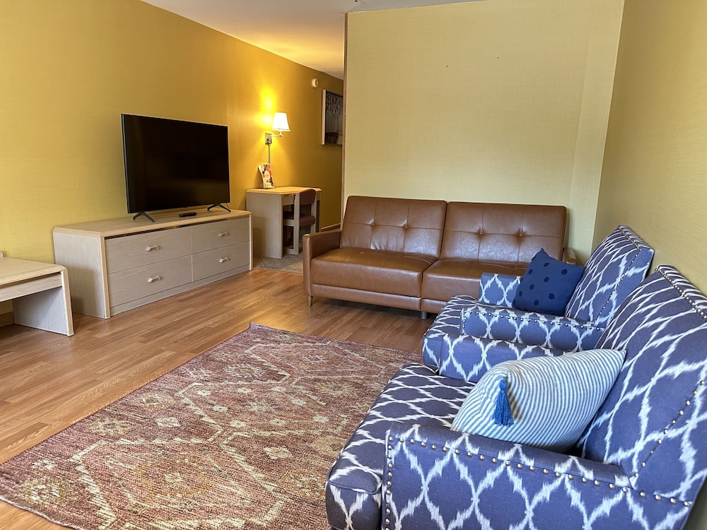 Timberland Inn & Suites - photo 67