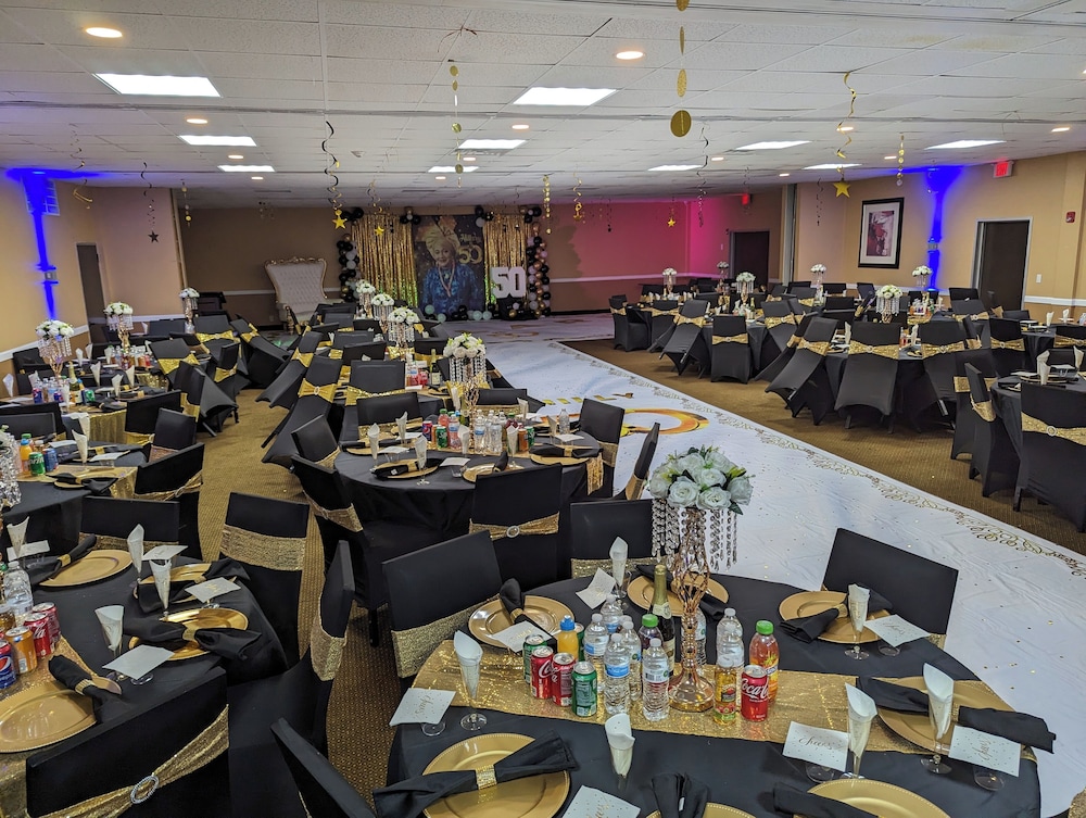 Pocono Inn & Banquet - photo 24