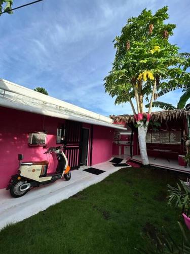Little Pink Palace near CWC — hotel in Pili