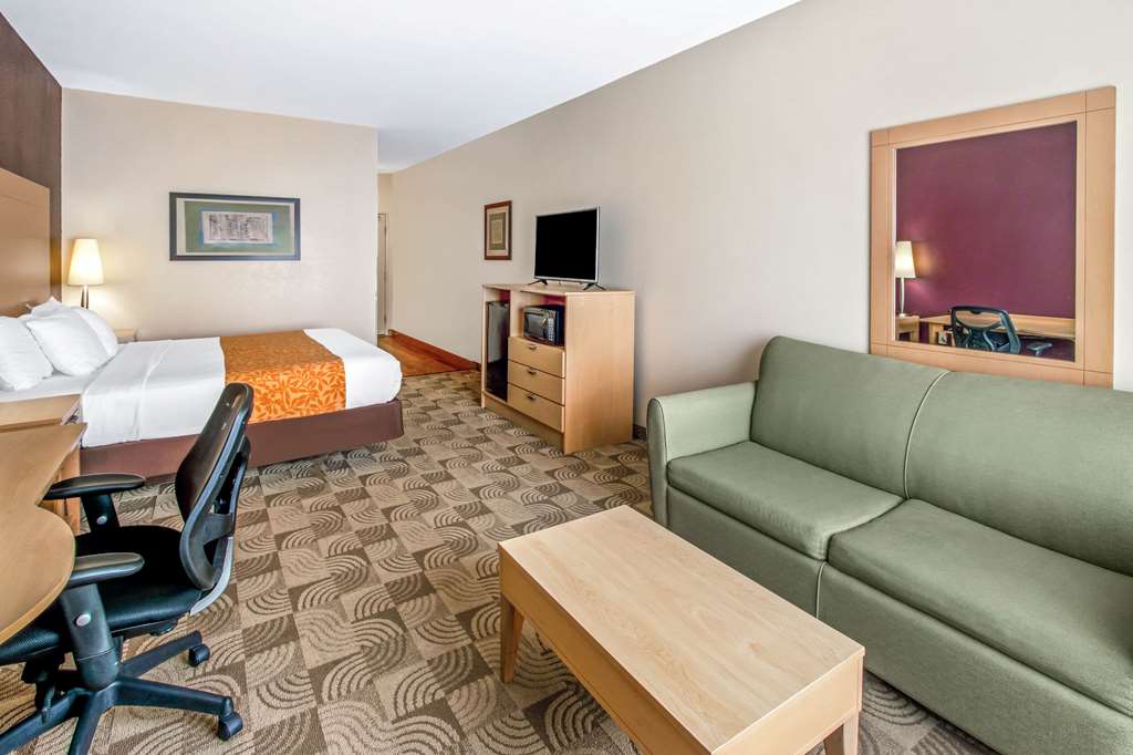 La Quinta Inn & Suites by Wyndham Tucumcari - photo 19