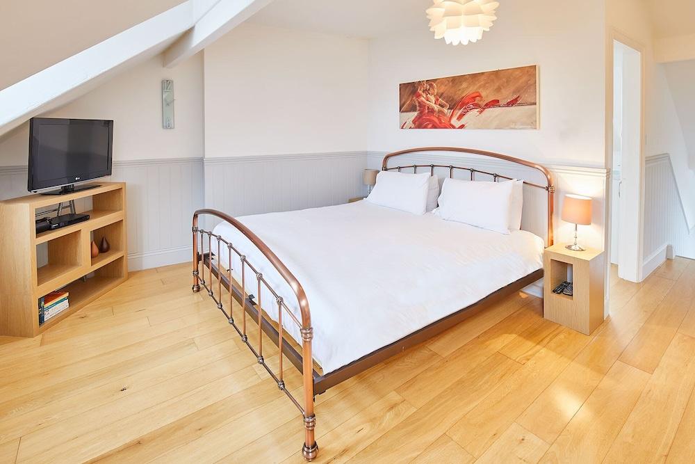 Host & Stay Hutton House