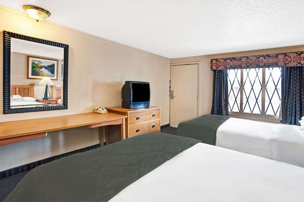 Knights Inn Madison Heights - photo 7
