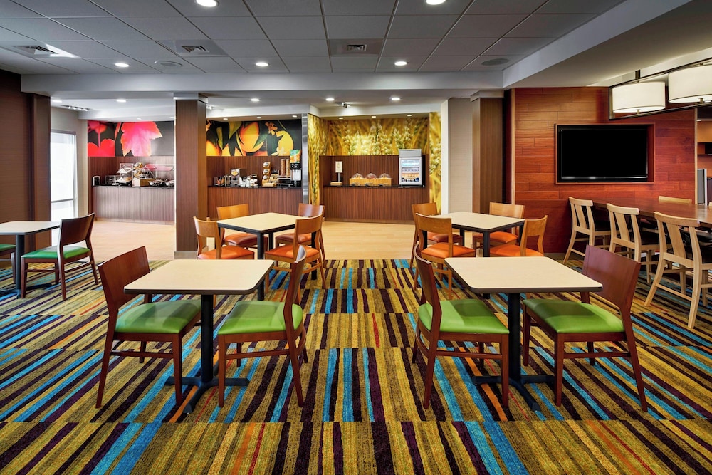 Fairfield Inn & Suites by Marriott Alexandria - photo 14