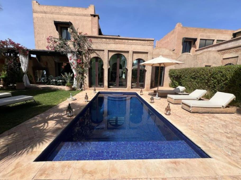 Villa LES LAURIERS 4 suites piscine privée petit déjeuner compris — 4-Star Luxury Hotel in Marrakesh, Morocco