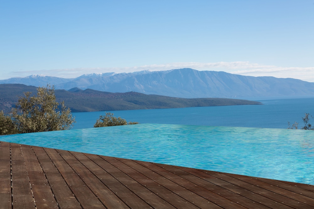 Villa Rachi — 4-Star Luxury Hotel in Katouna, Greece