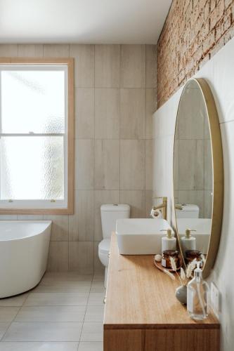 Sweet Home Alexander — 4-Star Luxury Hotel in Burnie, Australia