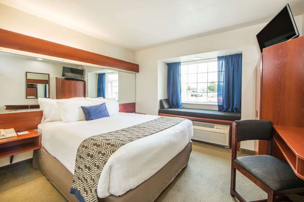 Microtel Inn & Suites by Wyndham Miami - photo 8