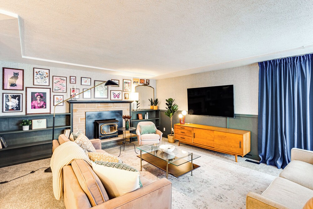 Vibrant Tacoma Retreat Near Point Defiance Park in Tacoma, United States