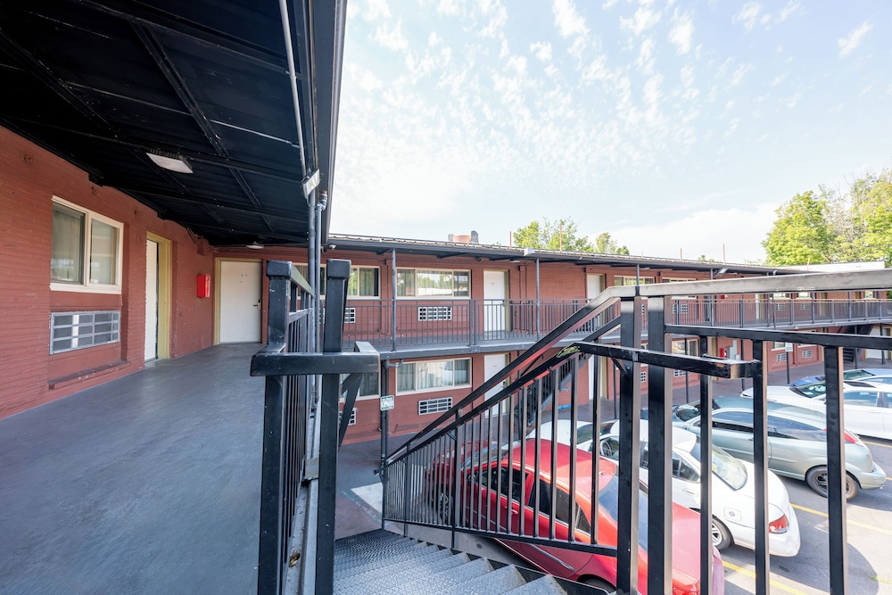 Banfield Studios By OYO Portland OR - photo 3