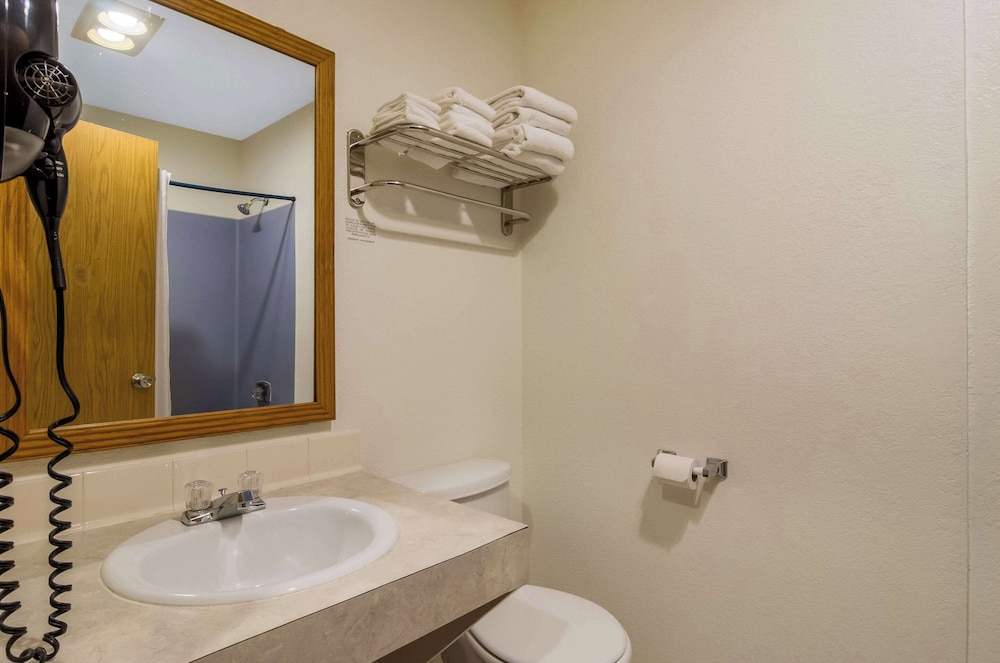 Rodeway Inn Enumclaw Mount RainierCrystal Mountain - photo 12