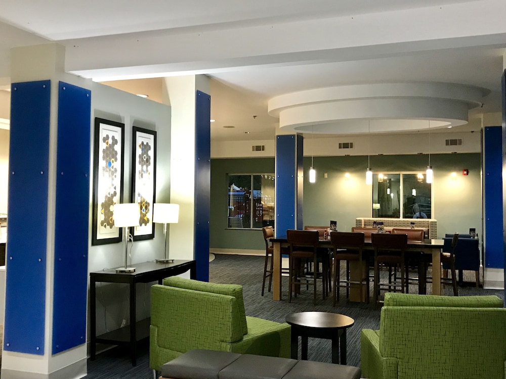 Holiday Inn Express and Suites Winona North by IHG - photo 37