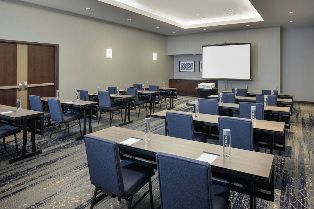 Courtyard by Marriott Chicago Magnificent Mile - photo 60