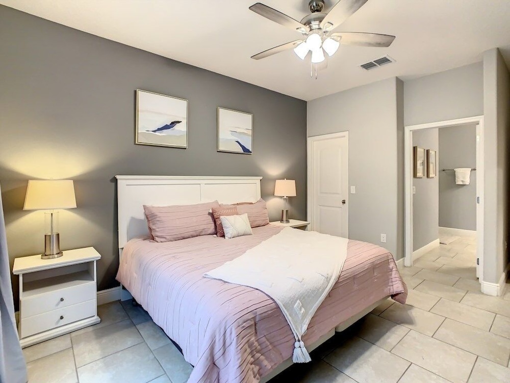Fun Games & Relaxation At Solterra Resort 6 Bedroom Home by Redawning - photo 12
