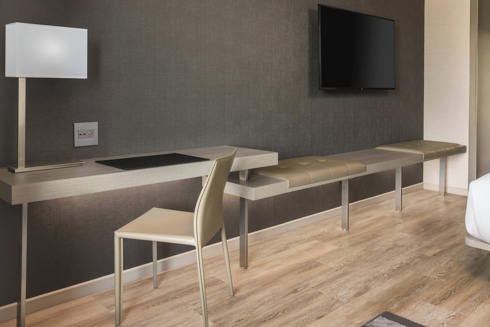Ac Hotel By Marriott Scottsdale North - photo 10