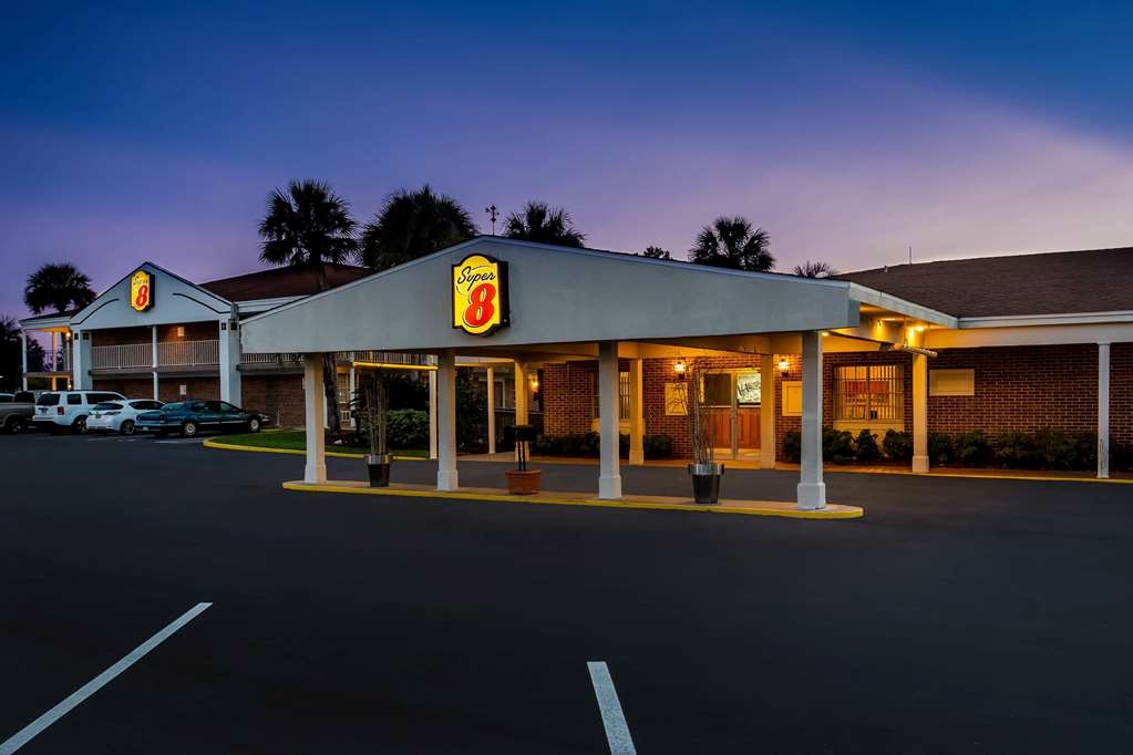Super 8 by Wyndham Lake City - photo 3