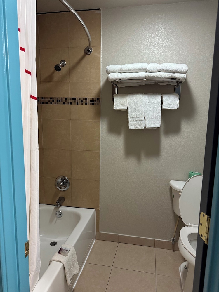 Executive Inn Crystal City - photo 16