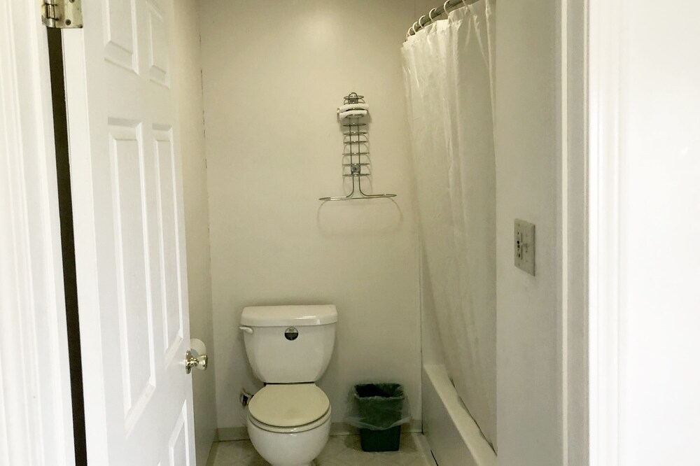 OYO Hotel Starlite Seneca Falls - photo 29