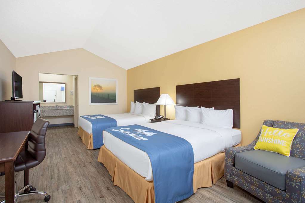 Days Inn by Wyndham Lake City - photo 18