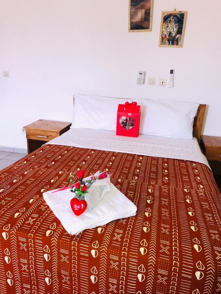 Imans Hotel Dabou - carbon neutral hotel in Dabou