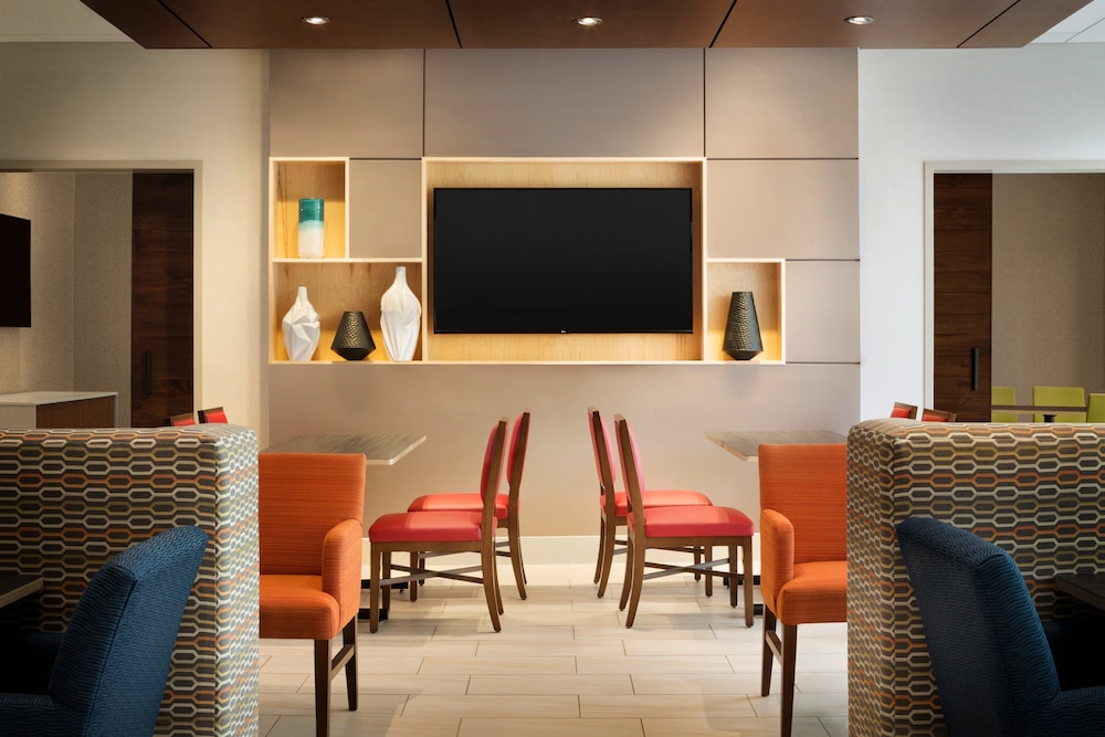 Holiday Inn Express & Suites Kokomo South by IHG - photo 30