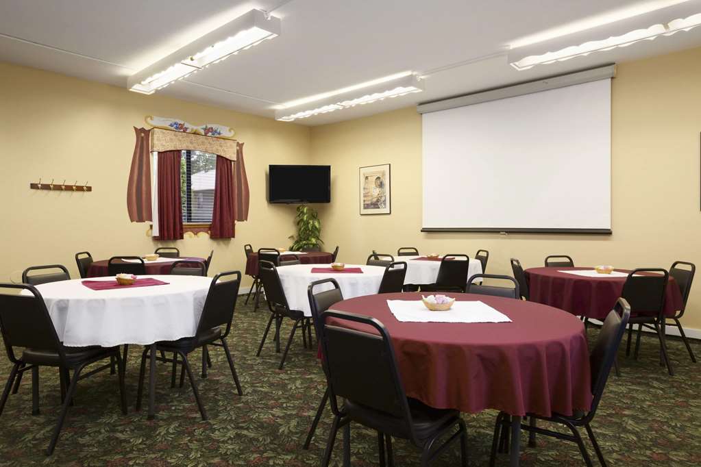 Howard Johnson by Wyndham Leavenworth - photo 19